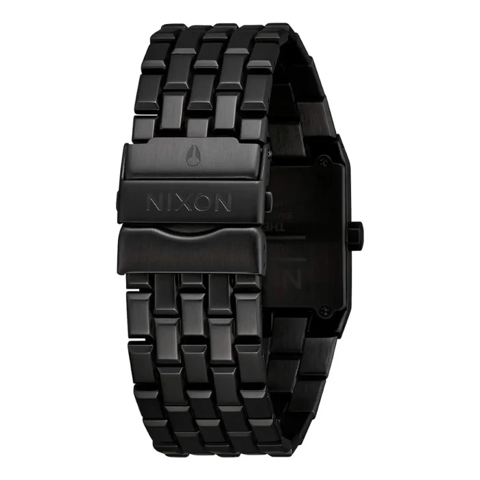 NIXON A1262-2 Stilrent Nixon-ur med ett elegant svart metallarmband, med rektangulär boett och graverat spänne, perfekt för älskare av modern design.